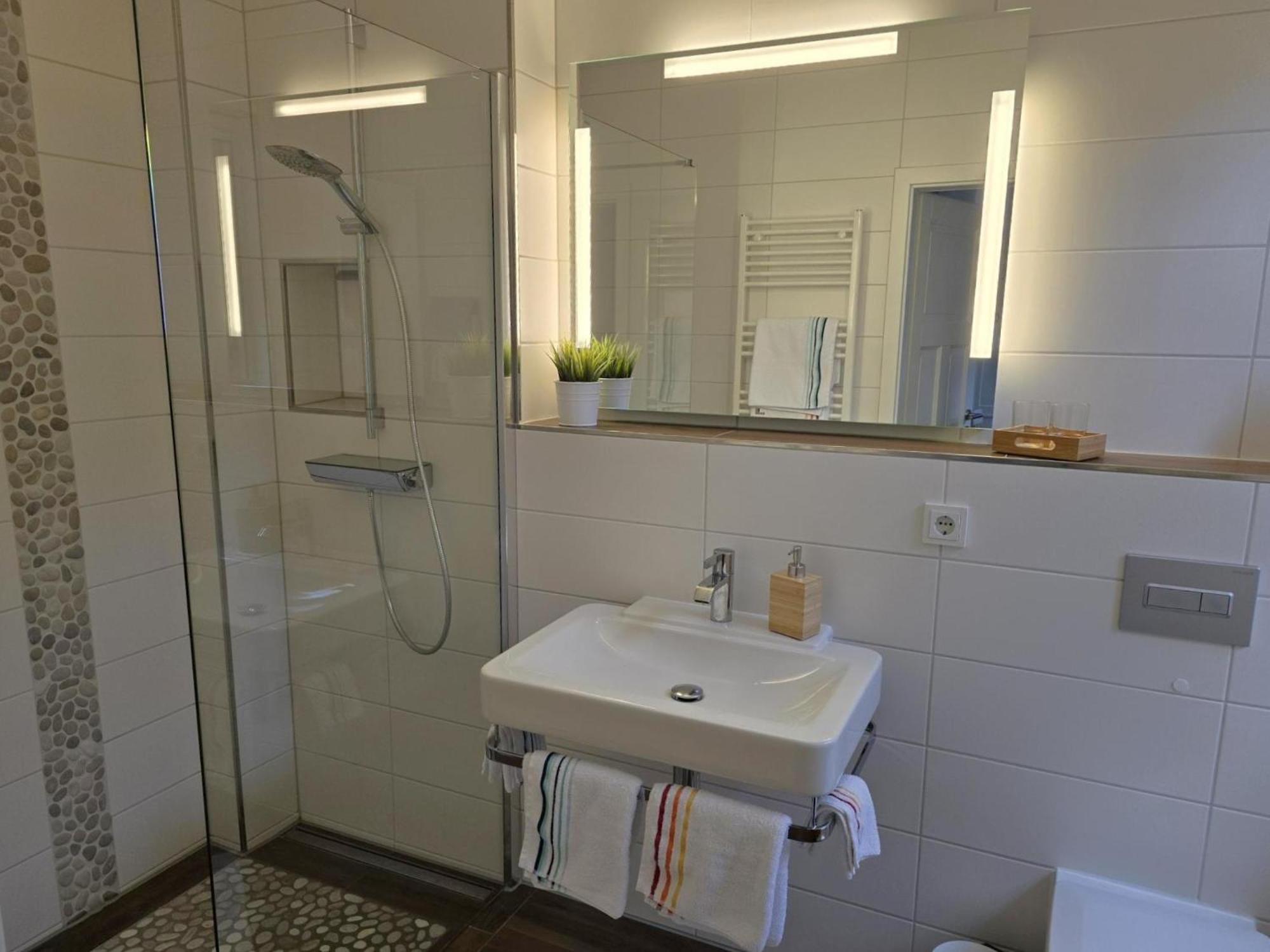 Ferienwohnung Hofidyll - Warnemuende Rostock Dış mekan fotoğraf
